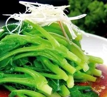 Steamed Baby Bok Choy in White Sauce