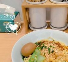 Spicy Pork Sauce Noodles with Peas