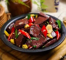 Stir-fried羊血 with leeks