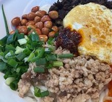 Spicy minced pork noodles