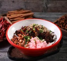 Spicy minced pork with crispy pork bits and rice noodles