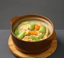 Hand-pounded fish balls with loofah