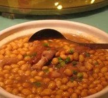 Stewed Pig Trotters with Soybeans
