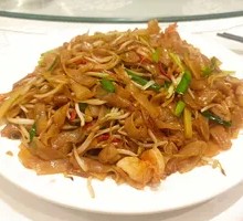Stir-Fried Rice Noodles with Seafood