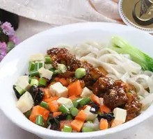 Sliced Noodles with Meat Sauce