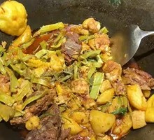 Stewed Beef Bones in Iron Pot