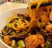 Stir-Fried Rice Noodles with Wild Mushrooms and Chicken