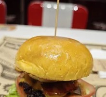 Echo Classic Star Meatball Burger