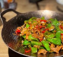 Classic Pepper Stir-Fried Pork