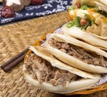 Classic Braised Pork in Flatbread