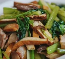 Stir-fried celery with tofu and pork