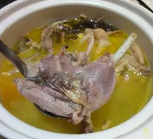 Huángshān Stone Ear Chicken Soup with Old Hen