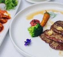 French Garlic Steak on Iron Plate