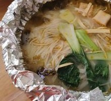 Sour Cabbage Clam Rice Noodles