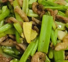 Stir-Fried Pork with Celery