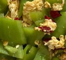 Stir-Fried Eggs with Green Peppers