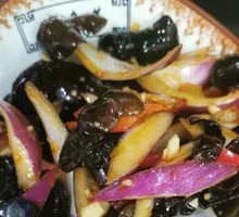 Shredded Onion with Wood Ear Mushrooms