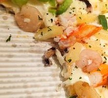 Super Supreme Cheese-filled Black Pizza