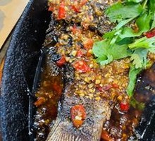 Sautéed Crucian Carp on Iron Plate