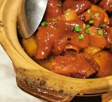 Aunt's Braised Pig Trotters