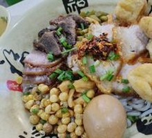 Guilin Traditional Dry Noodle with Braised Pork