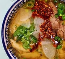 Garlic Shoot Beef Noodles