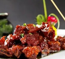 Braised Spare Ribs with Baby Bok Choy in a Clay Pot