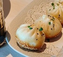 Shanghai Steamed Bun with Crispy Bottom