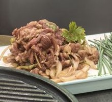 Goat Meat with Sand Onion