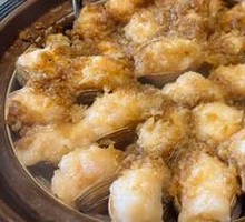 Stewed Fresh Shrimp and Clams in Clay Pot