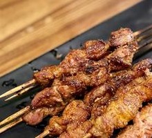 Charcoal-grilled Lamb Skewers