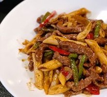 Black Pepper Beef Noodles