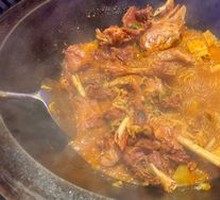 Stewed Goose in Iron Pot