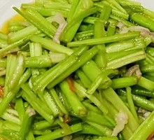 Pork belly stir-fried with water celery