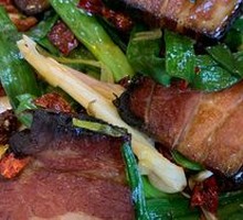 Stir-fried Big Knife Cured Pork with Green Garlic