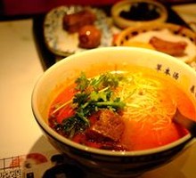 Tomato Herb Soup with Pork Knuckle Noodles