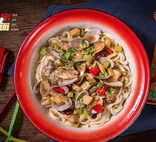 Stir-Fried Clams with Noodles