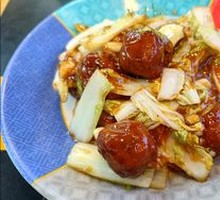 Braised Cabbage with Meatballs