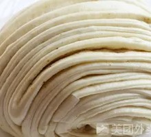 Flower-shaped steamed bun