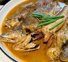 Stewed Mixed Fish with Crispy Fried Dough Sticks