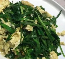 Stir-fried eggs with chives