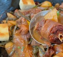 Stewed Goose in Iron Pot