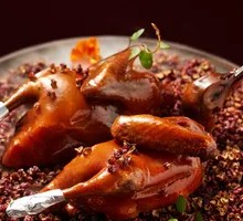 Dahongpao Pepper Glass-Braised Pigeon