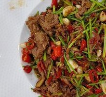 Xiang-Style Stir-Fried Beef with Green Peppers