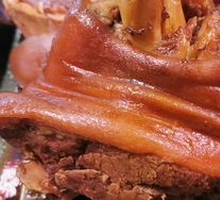 Special Old Soup Sauce Braised Pork Elbow