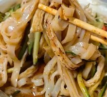 Spicy and Sour Beef Tendon Noodles