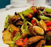 Stir-Fried Beef with Yellow Onion