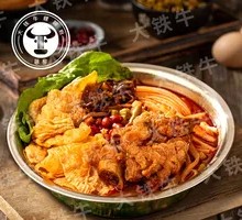 Pork Knuckle Snail Noodles