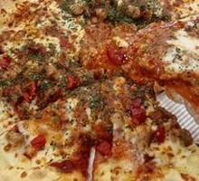 Classic Italian Meat Sauce Pizza with Sausage Crust