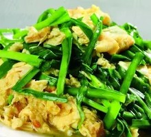 Stir-fried eggs with chives